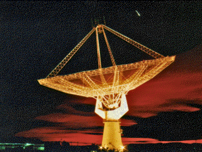 Indian astronomers have found 34 new giant alien radio sources using the GMRT near Pune!