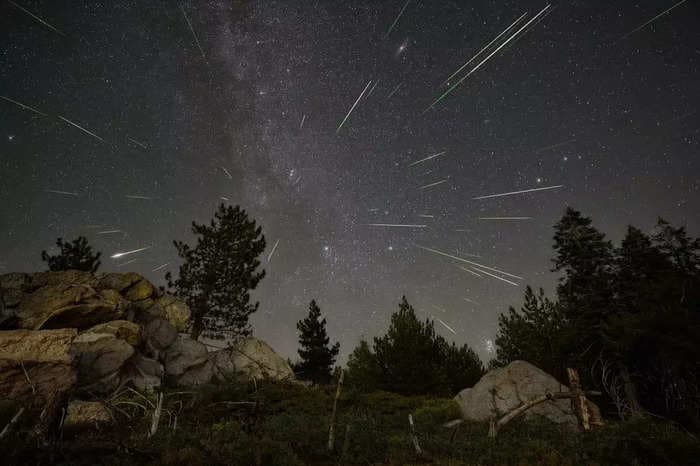 How to see the year's best meteor shower this weekend, with fireballs, colorful trails, and a Jupiter-Mars conjunction