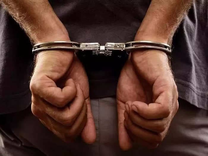 Two police personnel posing as Income Tax officers held for bid to extort Delhi businessman