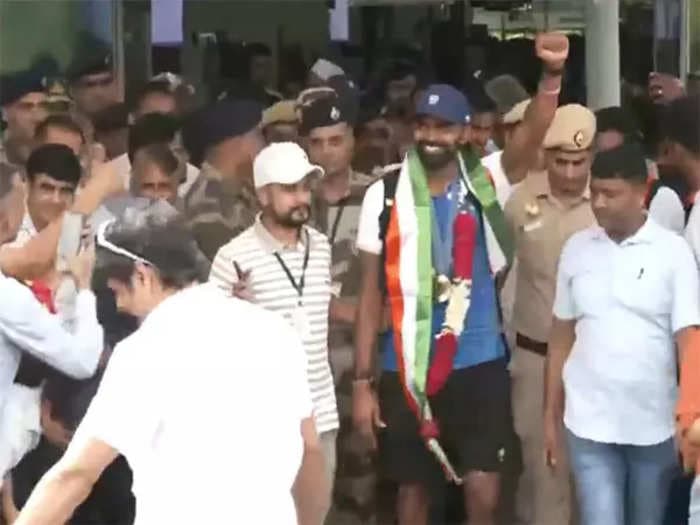 Indian Hockey Team receive warm welcome at Delhi Airport after winning bronze at Paris Olympics