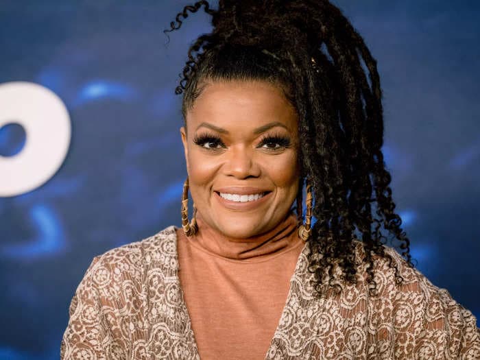 Yvette Nicole Brown says putting her dad with Alzheimer's in a care home was a 'heartbreaking, guilt-ridden choice'