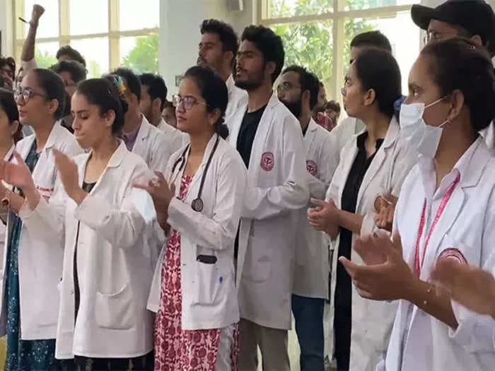 AIIMS Bathinda continues to protest against Kolkata doctor rape-murder case