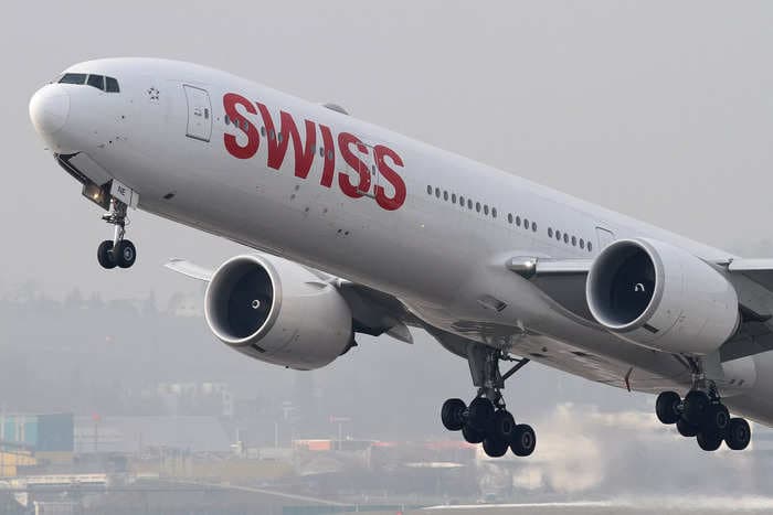 After making an emergency landing in Kazakhstan, a Boeing 777 got stuck in the mud. Over 300 passengers then waited 20 hours to be rescued by another airline.