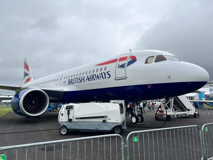 I went on British Airways' Airbus A320 planes before and after a major transformation. See how the old and new compare.