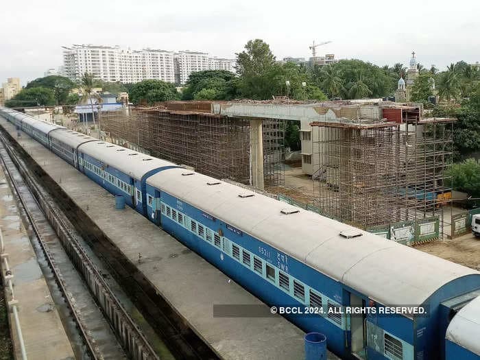 Coaches of Dhanbad-bound Ganga Sutlej Express train uncouple in Uttar Pradesh, none hurt