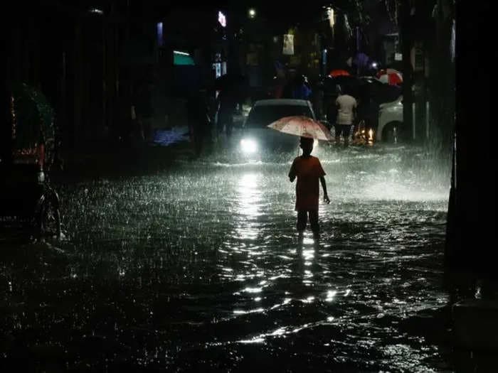 Gujarat floods: With hundreds displaced, Amit Shah assures Central assistance to state CM, HM