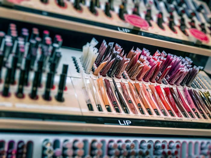 Lipstick sales and strippers' tips: 6 weird indicators a recession could be coming  