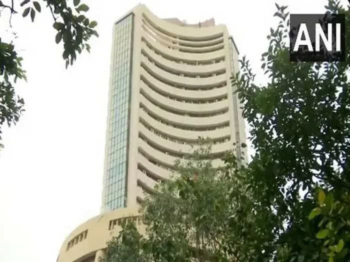 Nifty, Sensex open in negative zone as India markets follow global cues