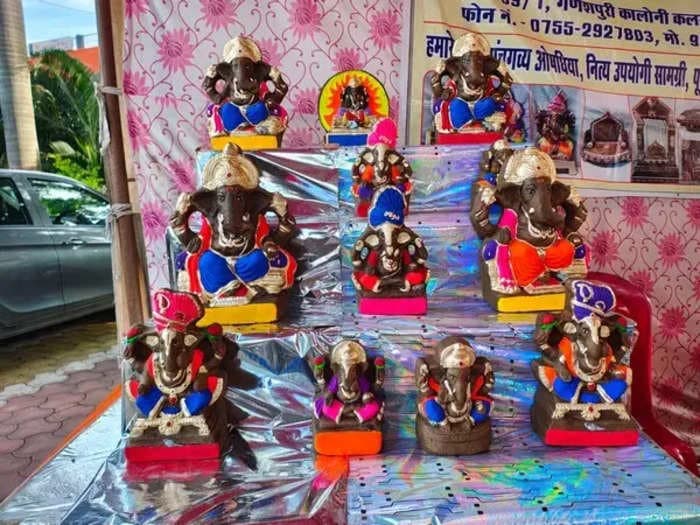 Madhya Pradesh: Demand for eco-friendly Ganesha idols high in Bhopal's markets