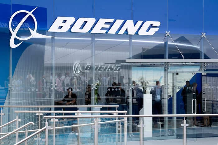 Boeing may have just avoided another major crisis by agreeing to give workers a 25% raise