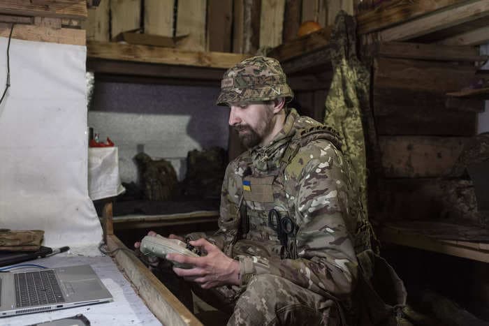 Ukraine is fielding machine-gun turrets remotely controlled by the Steam Deck video game system made for playing Halo