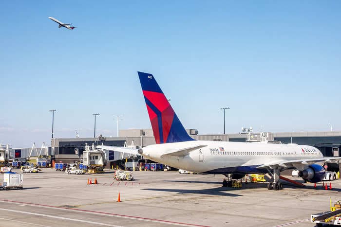 Two Delta planes collide on Atlanta airport taxiway, knocking the tail off one of the jets 