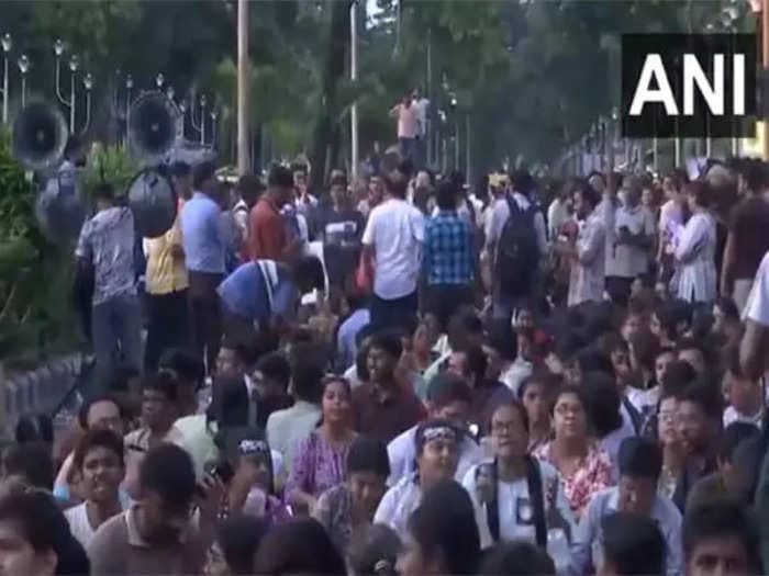 RG Kar incident: Agitating junior docs defy SC order to rejoin work, reject Mamata's offer for talks