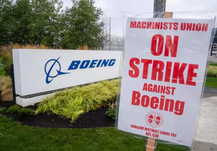 Boeing execs barred from flying business class to save money during strike