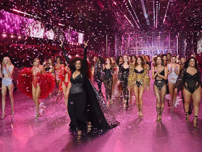 8 details you missed at the first Victoria's Secret Fashion Show in 6 years