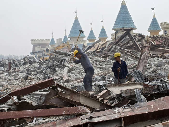 An Eerie Tour Of The Abandoned Chinese Amusement Park That's Finally Being Torn Down