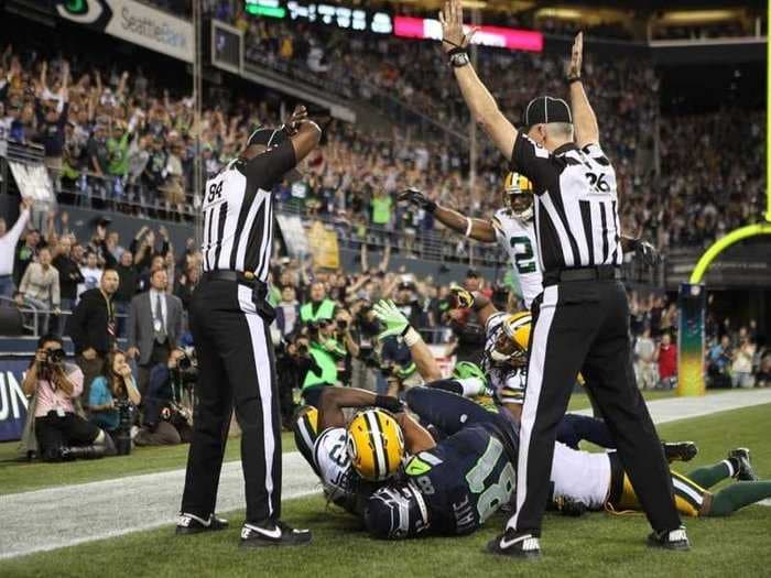 Floyd Mayweather Lost $900,000 On That Botched Packers-Seahawks Touchdown Call