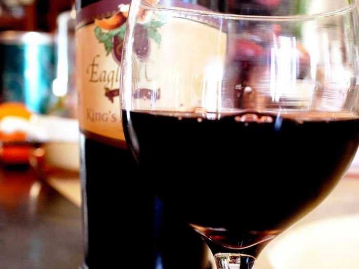 Solid Proof That Red Wine Is Good For You 