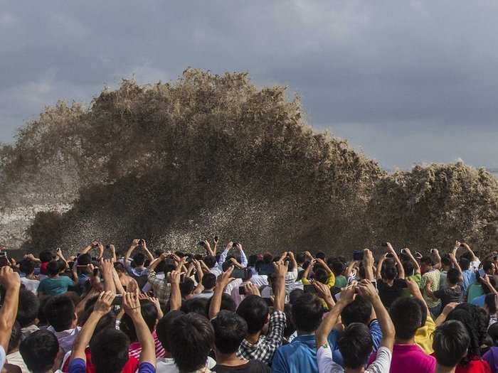 Stunning Picture Of A Tidal Wave In China Caused By A Powerful Typhoon