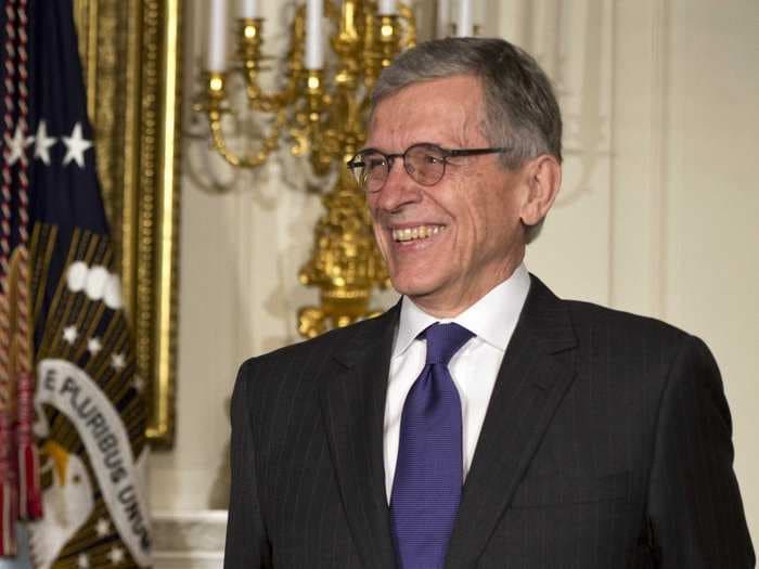 New FCC Boss Tells Phone Companies To Let People Unlock Their Phones - Pronto