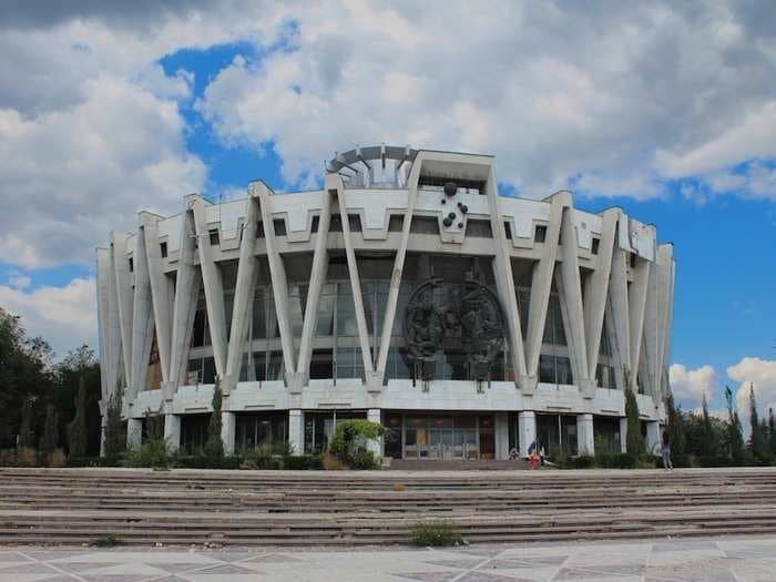 28 Images Bring You Up Close To A Creepy Abandoned Soviet-Era Circus