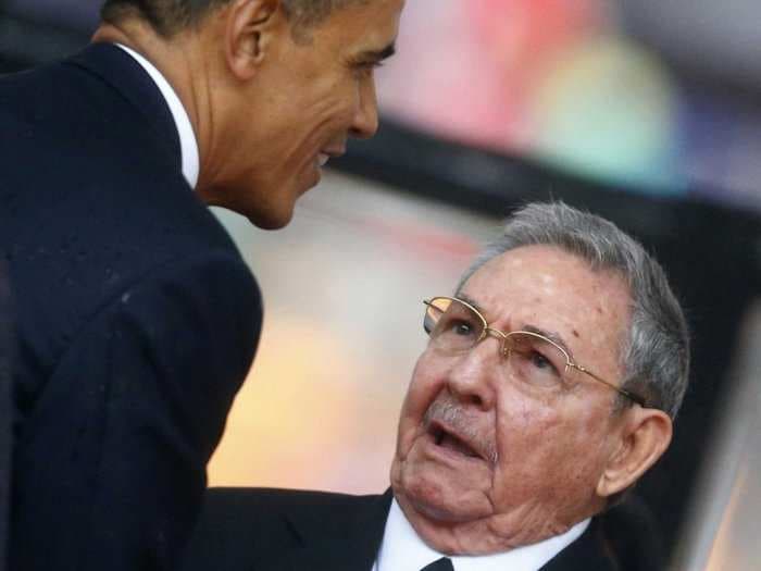 Obama Shakes Hands With Cuba's Raul Castro