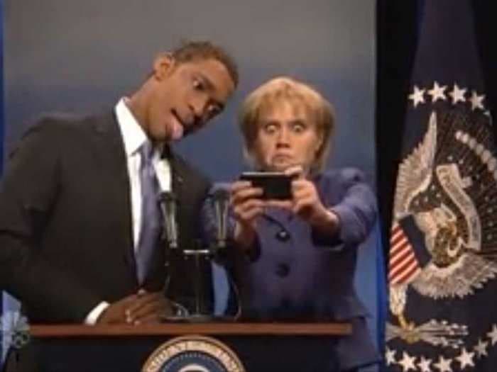 'SNL' Open Mocks Obama Selfie And Mandela Sign Language Interpreter