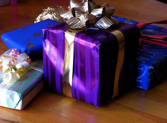 9 Simple Hacks For Wrapping Gifts Like A Pro