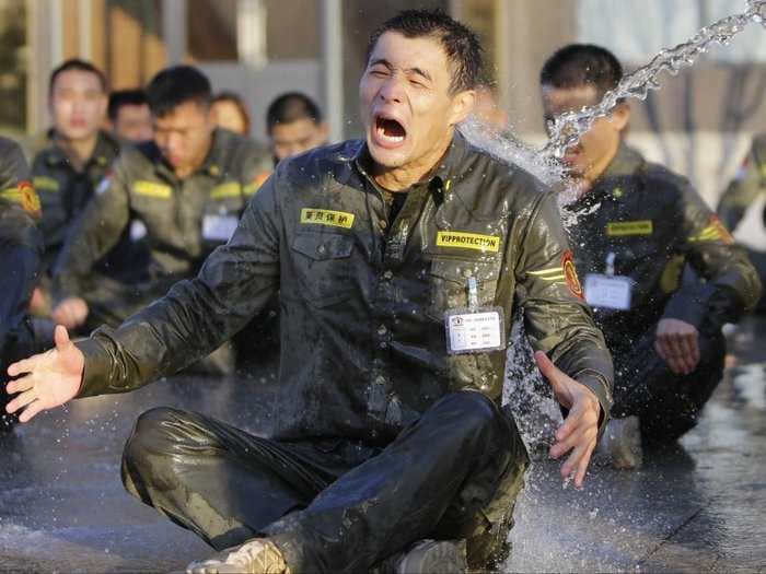 14 Photos Of The Excruciating Training That They Put Chinese Bodyguards Through