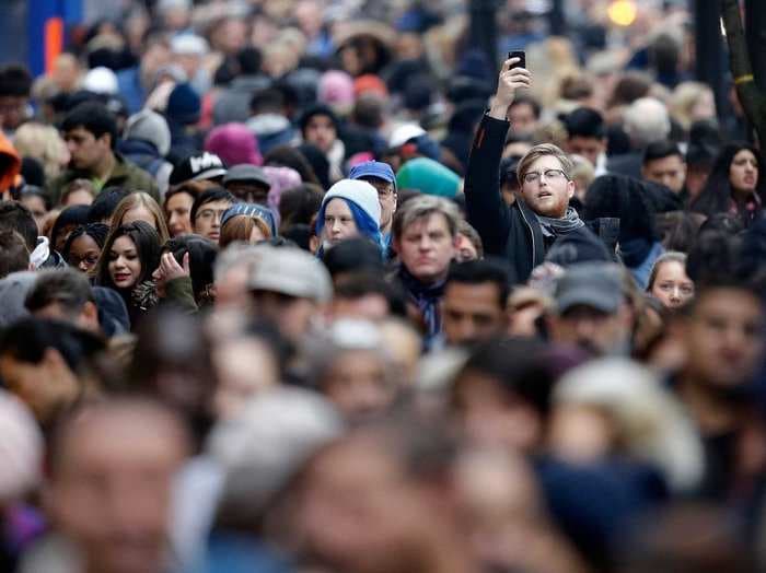 London's 'Boxing Day' Shopping Frenzy Rivals 'Black Friday' In The US [PHOTOS]