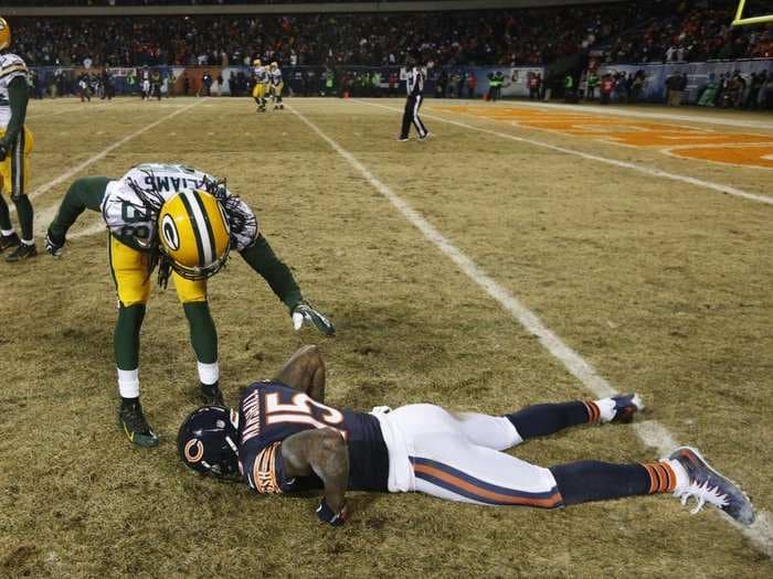 Packers Player Consoles Devastated Bears Player In An Instant Classic NFL Photo