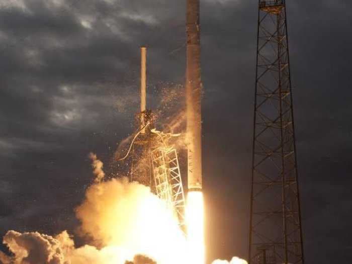 Here's A Spectacular Photo Of The SpaceX Rocket That Launched On Monday