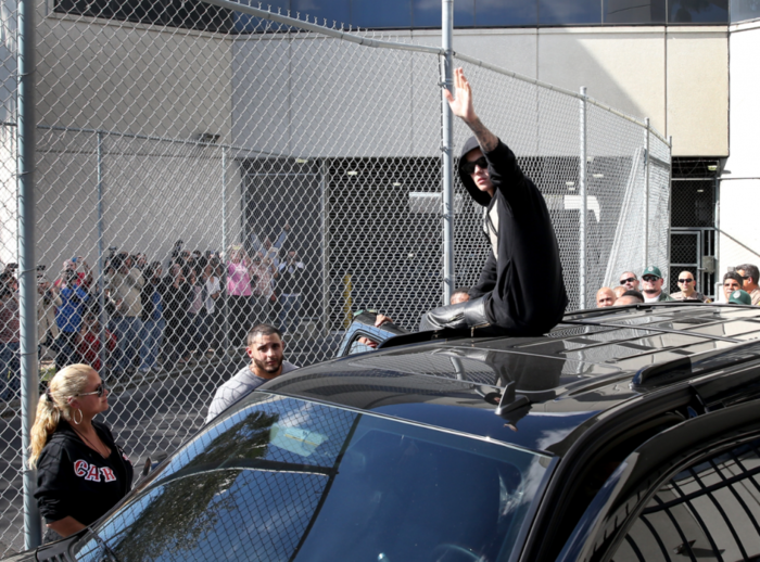 Justin Bieber Climbs On Car And Waves To Fans As He Leaves Jail