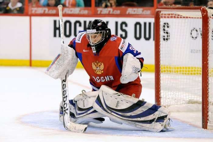 One Of The Best Women's Hockey Goalies In The World Will Miss Sochi Olympics Because She Is Pregnant