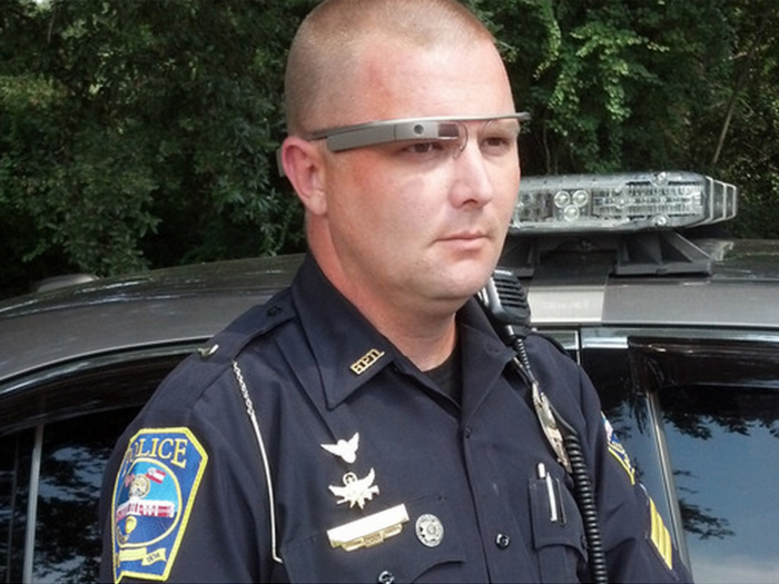Cops In Dubai Are Using Google Glass To Catch Speeding Drivers