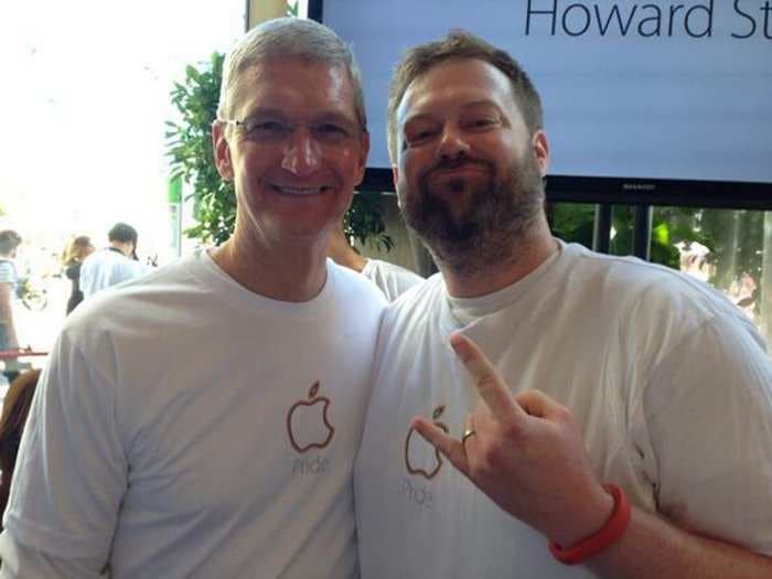 Tim Cook Marched With LGBT Apple Employees To Support Pride In San Francisco