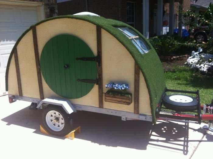 A Guy Custom-Built A Trailer To Look Like A Hobbit Hole - And Now He's Selling It for $5,000