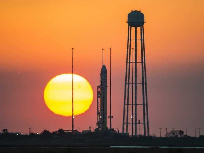 Incredible Photos Show The Sequence Of Last Night's Rocket Explosion