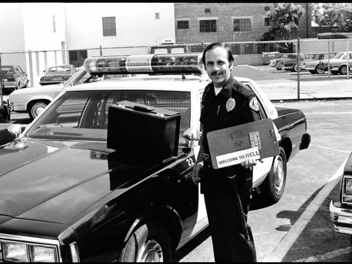 Unbelievable Vintage Photos Show Los Angeles Police Officers During The 1980s Crack Epidemic