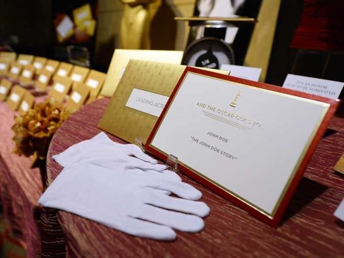 Here's what the inside of an Oscar envelope looks like