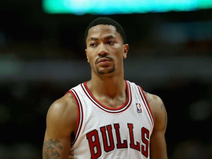 Derrick Rose suffers third knee injury in 4 years, out indefinitely