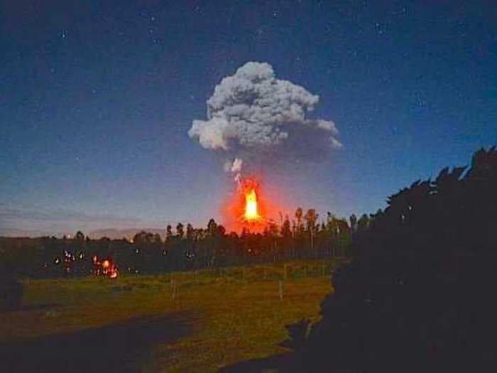 Incredible pictures of the Villarrica volcano erupting in Chile