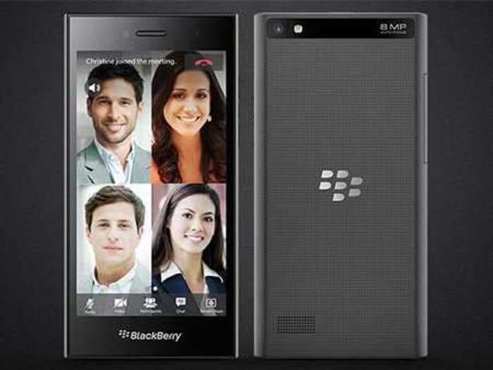 BlackBerry leaps back into the full touchscreen market