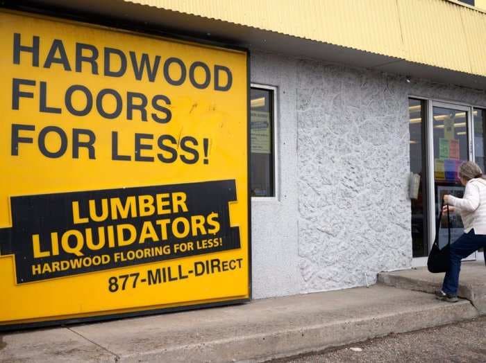 New York Senator Chuck Schumer calls for an investigation into Lumber Liquidators' flooring 