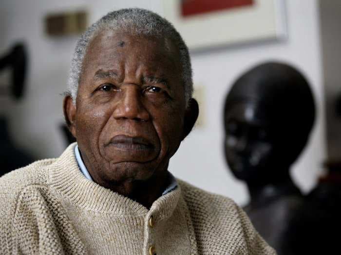 Why hundreds of people on Twitter thought Chinua Achebe died this week when he actually died 2 years ago