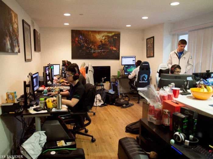 Here's what life is like in the cramped 'gaming house' where 5 guys live together and earn amazing money by playing video games