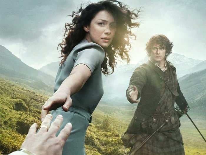 5 reasons so many moms are obsessed with Starz's sexy new historical fantasy show 'Outlander'