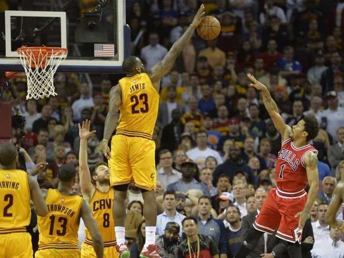 An awesome photo of LeBron James' ridiculous block on Derrick Rose
