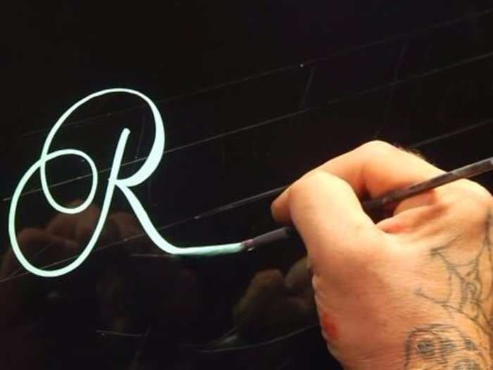 People on Tumblr are obsessed with these hypnotizing calligraphy gifs