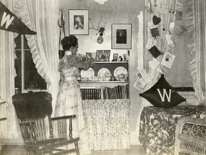 34 awesome photos that show how college dorm life has changed over 110 years